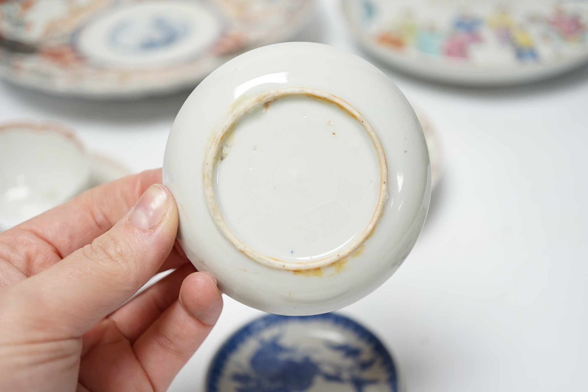 A Chinese blue and white prunus jar and cover, 14cm